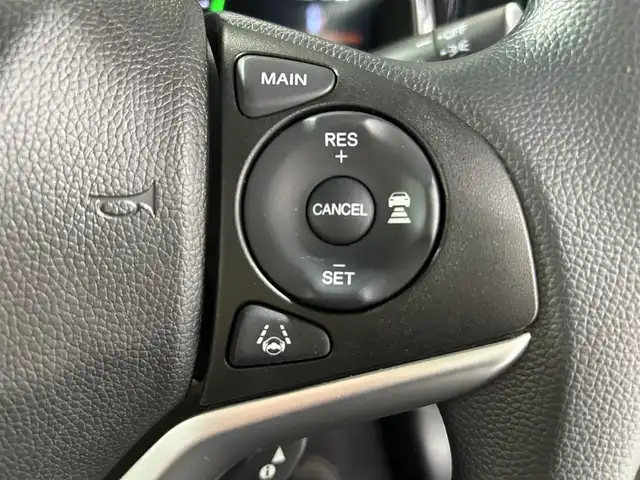 ホンダ シャトル ハイブリッド ホンダセンシング 大阪府 2020(令2)年 2.8万km ルナシルバーM 社外ナビ　衝突軽減ブレーキ　レーンアシスト　レーダークルーズコントロール　スマートキー　プッシュスタート　オートエアコン　ビルトインＥＴＣ　電動格納ミラー　Ｂｌｕｅｔｏｏｔｈ　横滑り防止装置　ｅｃｏｎ