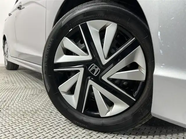 ホンダ シャトル ハイブリッド ホンダセンシング 大阪府 2020(令2)年 2.8万km ルナシルバーM 社外ナビ　衝突軽減ブレーキ　レーンアシスト　レーダークルーズコントロール　スマートキー　プッシュスタート　オートエアコン　ビルトインＥＴＣ　電動格納ミラー　Ｂｌｕｅｔｏｏｔｈ　横滑り防止装置　ｅｃｏｎ