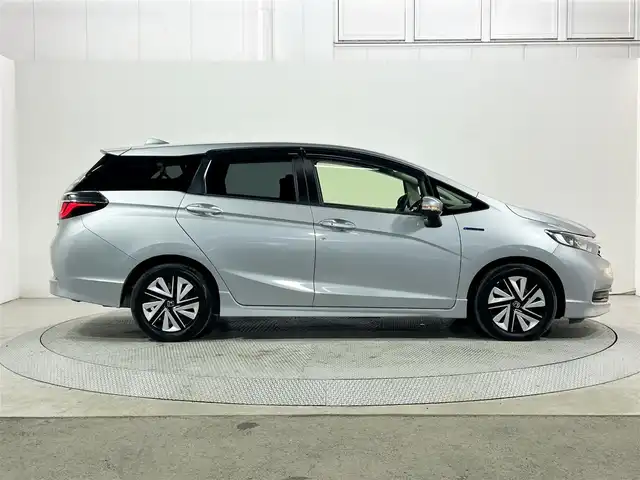 ホンダ シャトル ハイブリッド ホンダセンシング 大阪府 2020(令2)年 2.8万km ルナシルバーM 社外ナビ　衝突軽減ブレーキ　レーンアシスト　レーダークルーズコントロール　スマートキー　プッシュスタート　オートエアコン　ビルトインＥＴＣ　電動格納ミラー　Ｂｌｕｅｔｏｏｔｈ　横滑り防止装置　ｅｃｏｎ