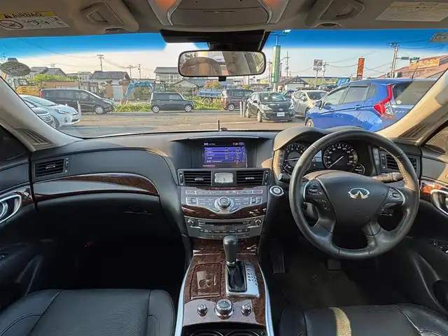 日産 フーガ ハイブリッド 宮城県 2015(平27)年 5.4万km ブリリアントシルバー BOSEサラウンドサウンドシステム/本革パッケージ/・ブラック革シート/・エアコンディショニングシート（運転席/助手席）/・シートバックグリップベルト（運転席/助手席）/＝＝＝/インテリジェントペダル/ブレーキアシスト/LDP（車線逸脱防止支援システム）/LDW（車線逸脱警報）/BSI（後側方衝突防止支援システム）/BSW（後側方車両検知警報）/BCI（後退時衝突防止支援システム）/PFCW（前方衝突予測警報）/エマージェンシーブレーキ/タイヤ空気圧警報システム/ダブルプリテンショナーシートベルト/インテリジェントクルーズコントロール/純正HDDナビ/【CD・DVD・MSV・BT・フルセグTV】/アラウンドビューモニター/パワーシート（運転席/助手席）/パワーオットマン（助手席）/パーソナルドライビングポジションメモリーシステム（運転席）/LEDヘッドライト/オートライト/スマートキー＆プッシュスタート/スペアキー/エンジンスターター/純正18インチAW/フロアマット/ドアバイザー/W/サイド/カーテンエアバッグ