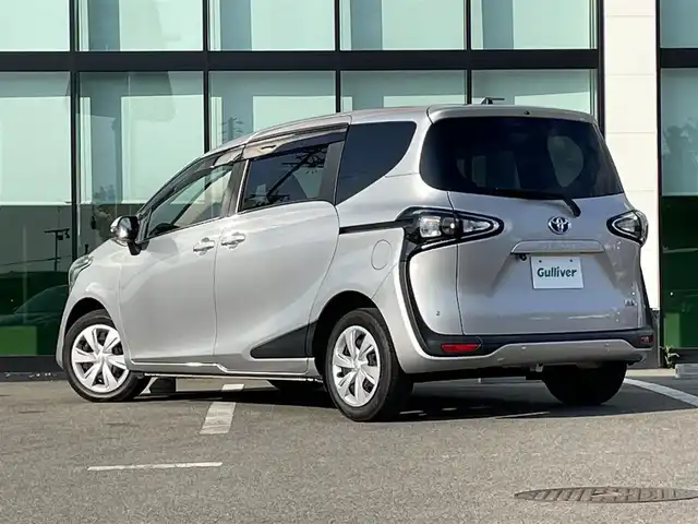 トヨタ シエンタ ハイブリッド ファンベースX 和歌山県 2022(令4)年 4.3万km シルバーM 後期型/社外ナビ/バックカメラ/パワースライドドア/ETC/トヨタセーフティセンス/オートハイビーム/USB/オートライト/フロアマット