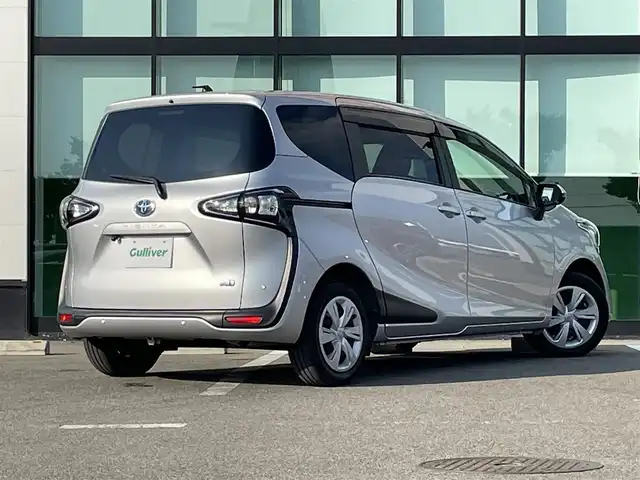 トヨタ シエンタ ハイブリッド ファンベースX 和歌山県 2022(令4)年 4.3万km シルバーM 後期型/社外ナビ/バックカメラ/パワースライドドア/ETC/トヨタセーフティセンス/オートハイビーム/USB/オートライト/フロアマット