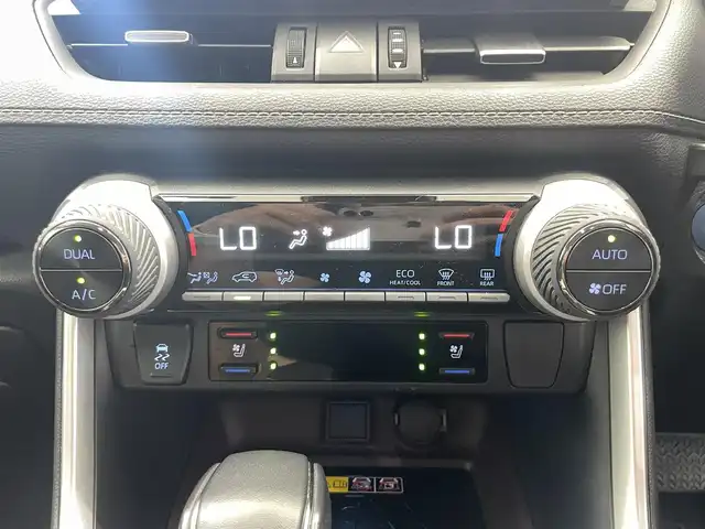 トヨタ ＲＡＶ４ ハイブリッドG 鹿児島県 2022(令4)年 4.3万km ホワイトパールクリスタルシャイン 禁煙車　/純正ナビ/(フルセグTV/Bluetooth/CD/DVD)/トヨタセーフティセンス/　・衝突軽減ブレーキ/　・レーンキープアシスト/　・追従型クルーズコントロール/デジタルインナーミラー/バックカメラ/シートメモリー付きパワーシート/前席シートヒーター/前席シートベンチレーション/置くだけ充電/ステアリングリモコン/ステアリングヒーター/ブラインドスポットモニター/前後ドライブレコーダー/ハンズフリーパワーバックドア/オートマチックハイビーム/LEDヘッドライト/4WD/純正ドアバイザー