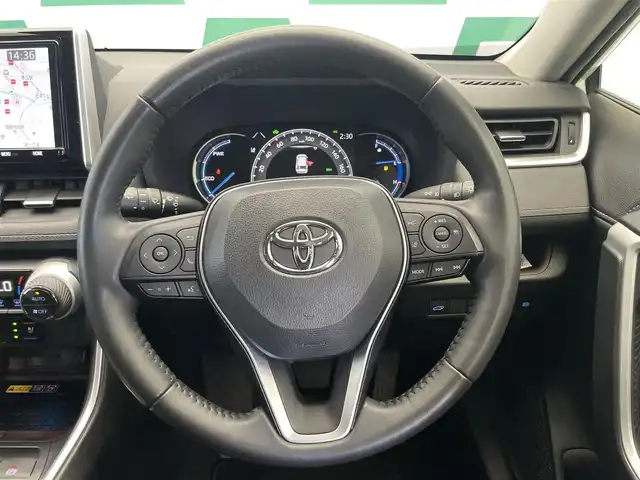 トヨタ ＲＡＶ４ ハイブリッドG 鹿児島県 2022(令4)年 4.3万km ホワイトパールクリスタルシャイン 禁煙車　/純正ナビ/(フルセグTV/Bluetooth/CD/DVD)/トヨタセーフティセンス/　・衝突軽減ブレーキ/　・レーンキープアシスト/　・追従型クルーズコントロール/デジタルインナーミラー/バックカメラ/シートメモリー付きパワーシート/前席シートヒーター/前席シートベンチレーション/置くだけ充電/ステアリングリモコン/ステアリングヒーター/ブラインドスポットモニター/前後ドライブレコーダー/ハンズフリーパワーバックドア/オートマチックハイビーム/LEDヘッドライト/4WD/純正ドアバイザー