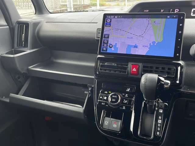 ダイハツ タント カスタム RS 山口県 2023(令5)年 1.5万km シャイニングホワイトパール 純正10インチメモリーナビ【NMZN-Z72DS】/・フルセグテレビ(走行中視聴可能)/・CD/DVD/Bluetooth/・HDMI/AM/FM/iPod/USB/バックカメラ/ETC/前方ドライブレコーダー/両側パワースライドドア/プッシュスタート/スマートキー/シートヒーター（運転席＋助手席）/電動パーキングブレーキ/シガーソケット/スマートアシスト/・衝突回避支援ブレーキ機能/・衝突警報機能/・ブレーキ制御付誤発進抑制機能/・車線逸脱抑制制御機能/・車線逸脱警報機能/・路側逸脱警報機能/・ふらつき警報/・認識支援/・先行車発進お知らせ機能/・アダプティブドライビングビーム/・サイドビューランプ/純正LEDヘッドライト/純正15インチAW