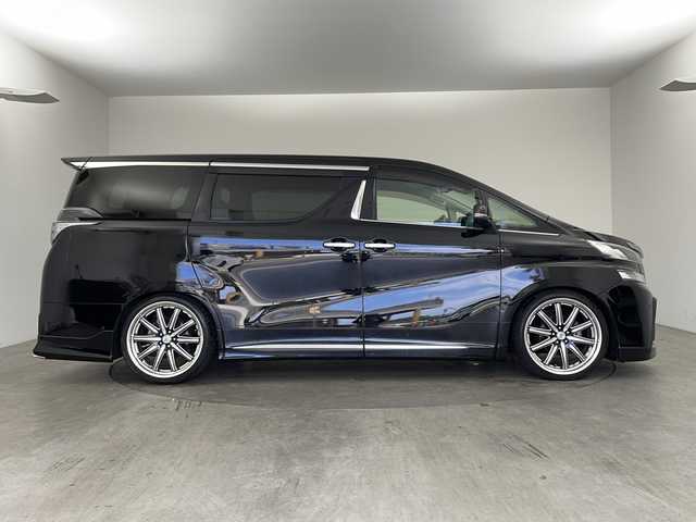 トヨタ ヴェルファイア Z Gエディション 兵庫県 2015(平27)年 6.7万km ブラック ・ALPINE10インチナビ&Bluetooth&DVD&CD&TV&SD/・バックカメラ/・ETC/・ALPINEリアフリップダウンモニター/・ステアリングスイッチ/・ステアリングヒーター/・クルーズコントロール/・電動パーキングブレーキ/・両側パワースライドドア/・レザーシート/・パワーシート/・モデリスタエアロ/・オットマン/・サンルーフ/・LEDヘッドライト/・オートライト/・横滑り防止装置/・盗難防止装置/・衝突被害軽減システム/・コーナーセンサー/・社外21インチアルミホイール/・純正フロアマット/・メモリシート（D席）/・カーテンエアバッグ/・Wエアバッグ/・プッシュスタートボタン/・アイドリングストップ/・ローダウン/・スマートキー