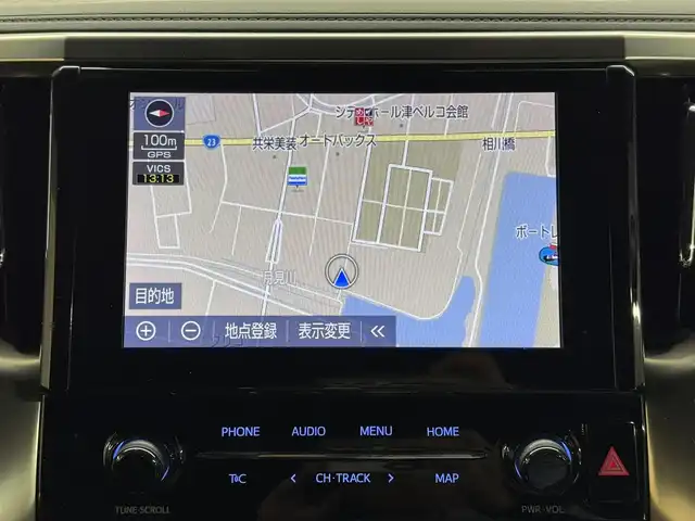 トヨタ アルファード S タイプゴールドⅡ 三重県 2022(令4)年 2.5万km ホワイトパールクリスタルシャイン ガソリン/FF/MTモード付インパネCVT/純正 9インチディスプレイオーディオ（ナビ搭載）/（AM/FM/USB/iPod/Bluetooth/TV*/Miracast/AppleCarPlay/AndroidAuto）*…OP/12.1インチ 後席モニター V12T-R68C（純正）/バックガイドモニター/両側パワースライドドア/ドライブレコーダー 前後/ETC2.0/Toyota Safety Sense/●プリクラッシュセーフティ/●レーントレーシングアシスト/●レーダークルコン/●ロードサインアシスト/●アダプティブハイビームシステム/・先行車発進告知機能/・クリアランスソナー/・パーキングサポートブレーキ（前後静止物）/・など/装備/3眼LEDヘッドランプ（専用加飾）/・ハーフレザーシート/・左右＆後席独立オートエアコン/・パワーバックドア/・オットマンシート（2nd）/・AC100Vコンセント（100W）/・ステアリングスイッチ/・電子パーキングブレーキ＆ブレーキホールド/・オートライト/・純正18inAW/・保/取/ナビ取/・スマートキーx2/など