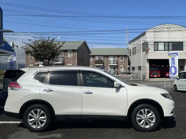 日産 エクストレイル 20X エマージェンシーブレーキ 徳島県 2016(平28)年 8.6万km ブリリアントホワイトパール (株)IDOMが運営する【じしゃロン徳島店】の自社ローン専用車両になりますこちらは現金またはオートローンご利用時の価格です。/自社ローンご希望の方は別途その旨お申付け下さい”	/エマージェンシーブレーキ/純正９型ナビゲーション　/（フルセグ/CD/DVD/SD/Bluetooth)/バックカメラ　/純正17インチアルミホイール/リヤフリップダウンモニター　/レザーシート　/両席シートヒーター/プッシュスタート/スマートキー/ウィンカーミラー/２カメラドライブレコーダー　/ＬＥＤヘッドライト　/フォグランプ　/ＥＣＯモード切替/トラクションコントロール/アイドリングストップ　/ステアリングリモコン/電動格納ミラー/純正フロアマット　/サイドバイザー/Ｗエアバック/１２Ｖ１２０Ｗアクセサリーソケット