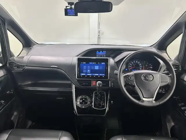 トヨタ ヴォクシー ZS 煌Ⅱ 愛知県 2020(令2)年 4.8万km ブラック 純正９インチＳＤナビ　/（AM/FM/CD・DVD再生/フルセグTV/SD/Bluetooth)/純正フリップダウンモニター　/両側パワースライドドア　/トヨタセーフティセンス　/　　-プリクラッシュセーフティ/　　-レーンディパーチャーアラート/　　-オートマチックハイビーム　/ビルトインＥＴＣ　/クルーズコントロール　/クリアランスソナー/バックカメラ　/ドライブレコーダー/LEDヘッドライト/LEDフォグランプ/USB接続/純正フロアマット/アイドリングストップ/プッシュスタート/　　-スマートキー