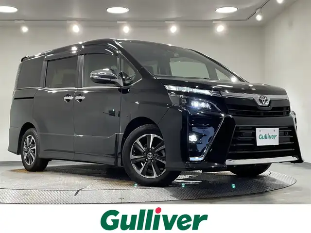 トヨタ ヴォクシー ZS 煌Ⅱ 愛知県 2020(令2)年 4.8万km ブラック 純正９インチＳＤナビ　/（AM/FM/CD・DVD再生/フルセグTV/SD/Bluetooth)/純正フリップダウンモニター　/両側パワースライドドア　/トヨタセーフティセンス　/　　-プリクラッシュセーフティ/　　-レーンディパーチャーアラート/　　-オートマチックハイビーム　/ビルトインＥＴＣ　/クルーズコントロール　/クリアランスソナー/バックカメラ　/ドライブレコーダー/LEDヘッドライト/LEDフォグランプ/USB接続/純正フロアマット/アイドリングストップ/プッシュスタート/　　-スマートキー