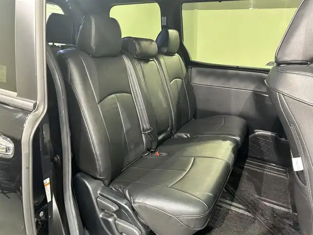 トヨタ ヴォクシー ZS 煌Ⅱ 愛知県 2020(令2)年 4.8万km ブラック 純正９インチＳＤナビ　/（AM/FM/CD・DVD再生/フルセグTV/SD/Bluetooth)/純正フリップダウンモニター　/両側パワースライドドア　/トヨタセーフティセンス　/　　-プリクラッシュセーフティ/　　-レーンディパーチャーアラート/　　-オートマチックハイビーム　/ビルトインＥＴＣ　/クルーズコントロール　/クリアランスソナー/バックカメラ　/ドライブレコーダー/LEDヘッドライト/LEDフォグランプ/USB接続/純正フロアマット/アイドリングストップ/プッシュスタート/　　-スマートキー