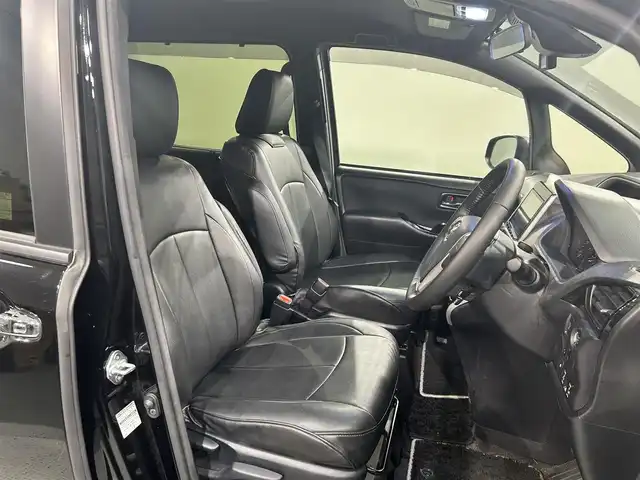 トヨタ ヴォクシー ZS 煌Ⅱ 愛知県 2020(令2)年 4.8万km ブラック 純正９インチＳＤナビ　/（AM/FM/CD・DVD再生/フルセグTV/SD/Bluetooth)/純正フリップダウンモニター　/両側パワースライドドア　/トヨタセーフティセンス　/　　-プリクラッシュセーフティ/　　-レーンディパーチャーアラート/　　-オートマチックハイビーム　/ビルトインＥＴＣ　/クルーズコントロール　/クリアランスソナー/バックカメラ　/ドライブレコーダー/LEDヘッドライト/LEDフォグランプ/USB接続/純正フロアマット/アイドリングストップ/プッシュスタート/　　-スマートキー
