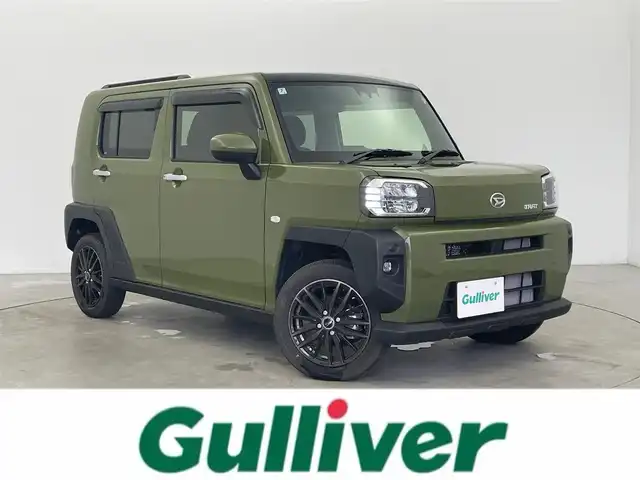 ダイハツ タフト G 富山県 2024(令6)年 0.6万km フォレストカーキメタリック 社外ディスプレイオーディオ（AM/FM/BT）/バックカメラ/ガラスルーフ/シートヒーター/衝突被害軽減システム/コーナーセンサー/横滑り防止装置/アイドリングストップ/オートLEDライト/社外アルミホイール/純正フロアマット/革巻きステアリング/ステアリングスイッチ/ドアバイザー/スマートキー
