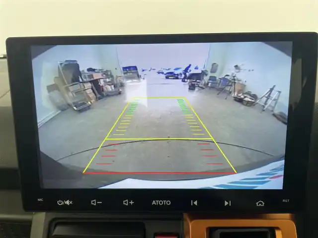 ダイハツ タフト G 富山県 2024(令6)年 0.6万km フォレストカーキメタリック 社外ディスプレイオーディオ（AM/FM/BT）/バックカメラ/ガラスルーフ/シートヒーター/衝突被害軽減システム/コーナーセンサー/横滑り防止装置/アイドリングストップ/オートLEDライト/社外アルミホイール/純正フロアマット/革巻きステアリング/ステアリングスイッチ/ドアバイザー/スマートキー