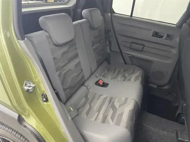 ダイハツ タフト G 富山県 2024(令6)年 0.6万km フォレストカーキメタリック 社外ディスプレイオーディオ（AM/FM/BT）/バックカメラ/ガラスルーフ/シートヒーター/衝突被害軽減システム/コーナーセンサー/横滑り防止装置/アイドリングストップ/オートLEDライト/社外アルミホイール/純正フロアマット/革巻きステアリング/ステアリングスイッチ/ドアバイザー/スマートキー