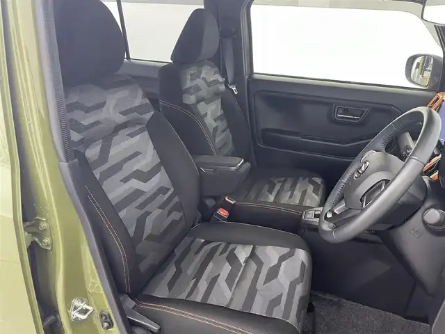 ダイハツ タフト G 富山県 2024(令6)年 0.6万km フォレストカーキメタリック 社外ディスプレイオーディオ（AM/FM/BT）/バックカメラ/ガラスルーフ/シートヒーター/衝突被害軽減システム/コーナーセンサー/横滑り防止装置/アイドリングストップ/オートLEDライト/社外アルミホイール/純正フロアマット/革巻きステアリング/ステアリングスイッチ/ドアバイザー/スマートキー