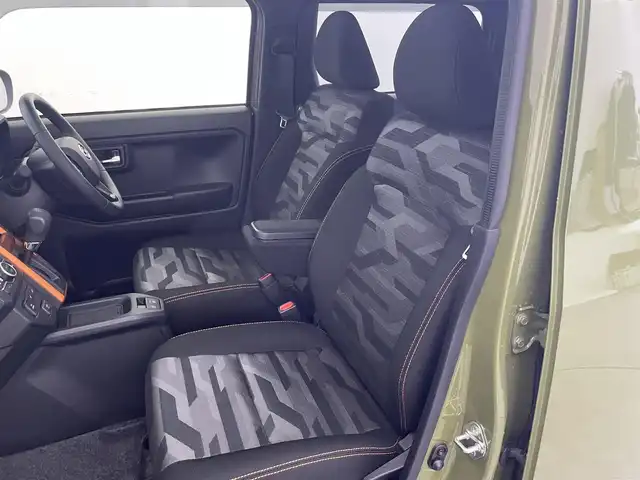 ダイハツ タフト G 富山県 2024(令6)年 0.6万km フォレストカーキメタリック 社外ディスプレイオーディオ（AM/FM/BT）/バックカメラ/ガラスルーフ/シートヒーター/衝突被害軽減システム/コーナーセンサー/横滑り防止装置/アイドリングストップ/オートLEDライト/社外アルミホイール/純正フロアマット/革巻きステアリング/ステアリングスイッチ/ドアバイザー/スマートキー