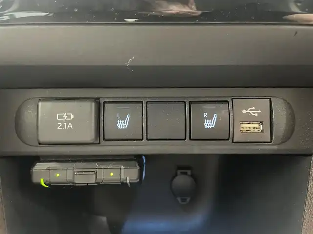 トヨタ ヤリスクロス Z 鹿児島県 2020(令2)年 1.1万km ブラスゴールドメタリック/ブラックマイカ 2トーン ディスプレイオーディオ　/(Ｂｌｕｅｔｏｏｔｈ/AppleCarPlay)/全方位カメラ　/電動リアゲート/トヨタセーフティセンス/アダプティブクルーズコントロール　/レーントレーシングアシスト/ロードサインアシスト/前後コーナーセンサー　/オートマチックハイビーム　/ＬＥＤヘッドライト　/運転席パワーシート　/DN席シートヒーター/ハーフレザーシート　/ビルトインETC/純正アルミホイール/純正フロアマット/スマートキー/プッシュスタート