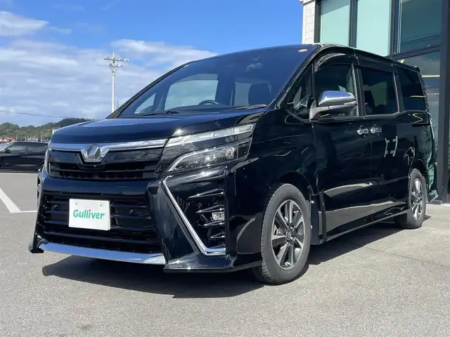 トヨタ ヴォクシー ZS 煌Ⅱ 愛媛県 2020(令2)年 5万km ブラック アルパイン製ナビ（Bluetooth/フルセグTV/DVD再生）/ビルトインETC/両側パワースライドドア/クルーズコントロール/前後ドライブレコーダー/バックドアイージークローザー/バックカメラ/3列シート/ウォークスルー/純正アルミホイール/純正フロアマット/LEDヘッドライト