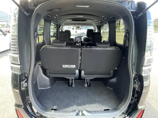 トヨタ ヴォクシー ZS 煌Ⅱ 愛媛県 2020(令2)年 5万km ブラック アルパイン製ナビ（Bluetooth/フルセグTV/DVD再生）/ビルトインETC/両側パワースライドドア/クルーズコントロール/前後ドライブレコーダー/バックドアイージークローザー/バックカメラ/3列シート/ウォークスルー/純正アルミホイール/純正フロアマット/LEDヘッドライト