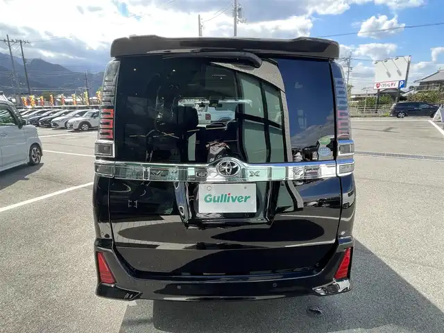 トヨタ ヴォクシー ZS 煌Ⅱ 愛媛県 2020(令2)年 5万km ブラック アルパイン製ナビ（Bluetooth/フルセグTV/DVD再生）/ビルトインETC/両側パワースライドドア/クルーズコントロール/前後ドライブレコーダー/バックドアイージークローザー/バックカメラ/3列シート/ウォークスルー/純正アルミホイール/純正フロアマット/LEDヘッドライト