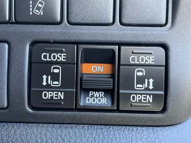 トヨタ ヴォクシー ZS 煌Ⅱ 愛媛県 2020(令2)年 5万km ブラック アルパイン製ナビ（Bluetooth/フルセグTV/DVD再生）/ビルトインETC/両側パワースライドドア/クルーズコントロール/前後ドライブレコーダー/バックドアイージークローザー/バックカメラ/3列シート/ウォークスルー/純正アルミホイール/純正フロアマット/LEDヘッドライト