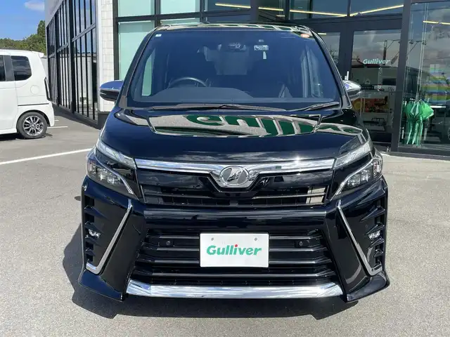 トヨタ ヴォクシー ZS 煌Ⅱ 愛媛県 2020(令2)年 5万km ブラック アルパイン製ナビ（Bluetooth/フルセグTV/DVD再生）/ビルトインETC/両側パワースライドドア/クルーズコントロール/前後ドライブレコーダー/バックドアイージークローザー/バックカメラ/3列シート/ウォークスルー/純正アルミホイール/純正フロアマット/LEDヘッドライト