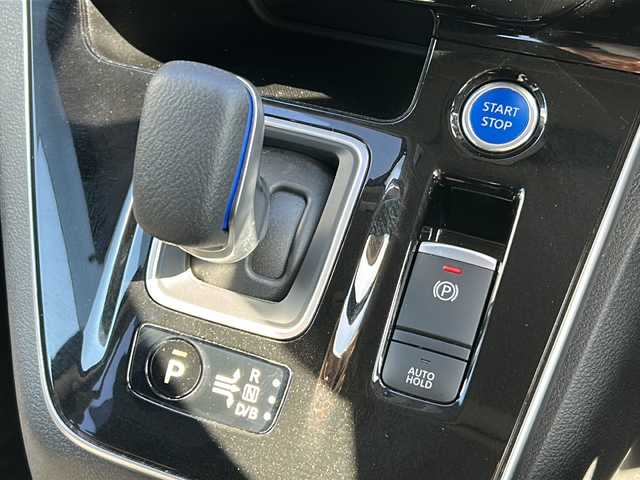 日産 セレナ e－パワー ハイウェイスター V 広島県 2021(令3)年 6.7万km ダイヤモンドブラック 禁煙車/セーフティパックB/OP１６インチアルミホイール/オートデュアルエアコン、リヤヒーターダクト  /エマージェンシーブレーキ/車線逸脱警報/レーンキープアシスト/ハイビームアシスト/速度標識認識/道路標識認識/BSW/コーナーセンサー/インテリジェントルームミラー/純正ナビ（MM319D-W）/・フルセグ/CD/DVD/SD/REC/Bluetooth/フリップダウンモニター/アラウンドビューモニター/革巻きステアリング/ステアリングスイッチ/オートライト/LEDヘッドライト/フォグランプ/電動パーキングブレーキ/オートホールド/前後ドライブレコーダー（SN-TW70）/ETC/ドアバイザー/リアサンシェード