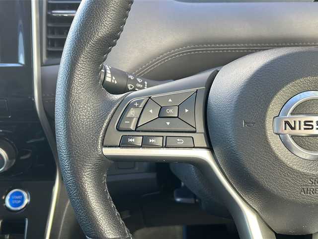 日産 セレナ e－パワー ハイウェイスター V 広島県 2021(令3)年 6.7万km ダイヤモンドブラック 禁煙車/セーフティパックB/OP１６インチアルミホイール/オートデュアルエアコン、リヤヒーターダクト  /エマージェンシーブレーキ/車線逸脱警報/レーンキープアシスト/ハイビームアシスト/速度標識認識/道路標識認識/BSW/コーナーセンサー/インテリジェントルームミラー/純正ナビ（MM319D-W）/・フルセグ/CD/DVD/SD/REC/Bluetooth/フリップダウンモニター/アラウンドビューモニター/革巻きステアリング/ステアリングスイッチ/オートライト/LEDヘッドライト/フォグランプ/電動パーキングブレーキ/オートホールド/前後ドライブレコーダー（SN-TW70）/ETC/ドアバイザー/リアサンシェード