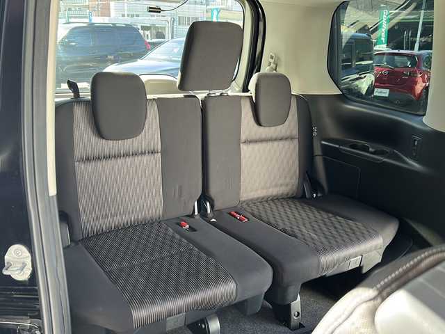 日産 セレナ e－パワー ハイウェイスター V 広島県 2021(令3)年 6.7万km ダイヤモンドブラック 禁煙車/セーフティパックB/OP１６インチアルミホイール/オートデュアルエアコン、リヤヒーターダクト  /エマージェンシーブレーキ/車線逸脱警報/レーンキープアシスト/ハイビームアシスト/速度標識認識/道路標識認識/BSW/コーナーセンサー/インテリジェントルームミラー/純正ナビ（MM319D-W）/・フルセグ/CD/DVD/SD/REC/Bluetooth/フリップダウンモニター/アラウンドビューモニター/革巻きステアリング/ステアリングスイッチ/オートライト/LEDヘッドライト/フォグランプ/電動パーキングブレーキ/オートホールド/前後ドライブレコーダー（SN-TW70）/ETC/ドアバイザー/リアサンシェード