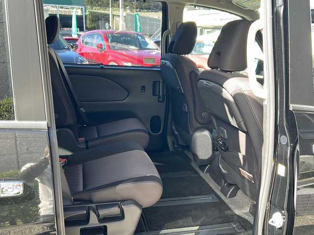 日産 セレナ e－パワー ハイウェイスター V 広島県 2021(令3)年 6.7万km ダイヤモンドブラック 禁煙車/セーフティパックB/OP１６インチアルミホイール/オートデュアルエアコン、リヤヒーターダクト  /エマージェンシーブレーキ/車線逸脱警報/レーンキープアシスト/ハイビームアシスト/速度標識認識/道路標識認識/BSW/コーナーセンサー/インテリジェントルームミラー/純正ナビ（MM319D-W）/・フルセグ/CD/DVD/SD/REC/Bluetooth/フリップダウンモニター/アラウンドビューモニター/革巻きステアリング/ステアリングスイッチ/オートライト/LEDヘッドライト/フォグランプ/電動パーキングブレーキ/オートホールド/前後ドライブレコーダー（SN-TW70）/ETC/ドアバイザー/リアサンシェード