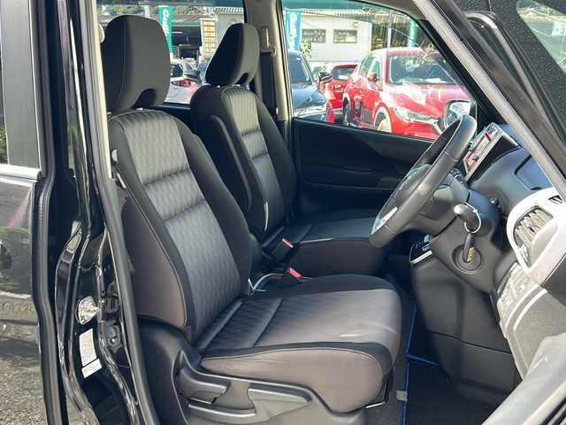 日産 セレナ e－パワー ハイウェイスター V 広島県 2021(令3)年 6.7万km ダイヤモンドブラック 禁煙車/セーフティパックB/OP１６インチアルミホイール/オートデュアルエアコン、リヤヒーターダクト  /エマージェンシーブレーキ/車線逸脱警報/レーンキープアシスト/ハイビームアシスト/速度標識認識/道路標識認識/BSW/コーナーセンサー/インテリジェントルームミラー/純正ナビ（MM319D-W）/・フルセグ/CD/DVD/SD/REC/Bluetooth/フリップダウンモニター/アラウンドビューモニター/革巻きステアリング/ステアリングスイッチ/オートライト/LEDヘッドライト/フォグランプ/電動パーキングブレーキ/オートホールド/前後ドライブレコーダー（SN-TW70）/ETC/ドアバイザー/リアサンシェード