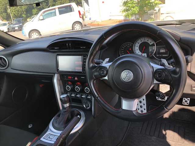 トヨタ ８６ GT 愛媛県 2016(平28)年 3.1万km パール 純正ナビ(NSCD-W66)/・CD ワンセグTV SD Bluetooth AUX /バックカメラ /ETC /クルーズコントロール /パドルシフト /LEDオートライト /純正アルミホイール /スマートキー /取扱説明書 /保証書
