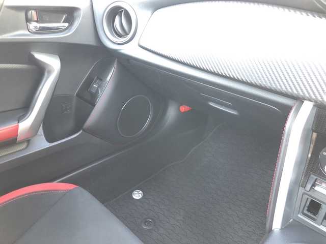 トヨタ ８６ GT 愛媛県 2016(平28)年 3.1万km パール 純正ナビ(NSCD-W66)/・CD ワンセグTV SD Bluetooth AUX /バックカメラ /ETC /クルーズコントロール /パドルシフト /LEDオートライト /純正アルミホイール /スマートキー /取扱説明書 /保証書