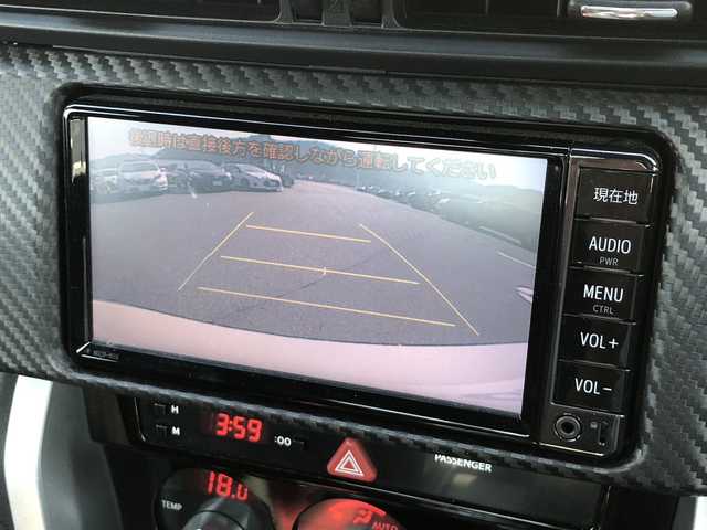 トヨタ ８６ GT 愛媛県 2016(平28)年 3.1万km パール 純正ナビ(NSCD-W66)/・CD ワンセグTV SD Bluetooth AUX /バックカメラ /ETC /クルーズコントロール /パドルシフト /LEDオートライト /純正アルミホイール /スマートキー /取扱説明書 /保証書