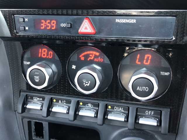 トヨタ ８６ GT 愛媛県 2016(平28)年 3.1万km パール 純正ナビ(NSCD-W66)/・CD ワンセグTV SD Bluetooth AUX /バックカメラ /ETC /クルーズコントロール /パドルシフト /LEDオートライト /純正アルミホイール /スマートキー /取扱説明書 /保証書