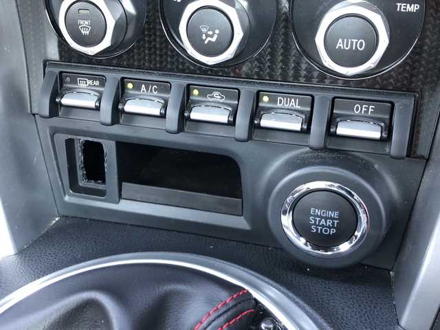 トヨタ ８６ GT 愛媛県 2016(平28)年 3.1万km パール 純正ナビ(NSCD-W66)/・CD ワンセグTV SD Bluetooth AUX /バックカメラ /ETC /クルーズコントロール /パドルシフト /LEDオートライト /純正アルミホイール /スマートキー /取扱説明書 /保証書