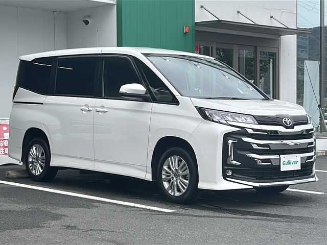 トヨタ ノア S－G 京都府 2022(令4)年 3.9万km ホワイトパールクリスタルシャイン １０．５インチディスプレイオーディオ/フルセグ/USB/フリップダウンモニター　/両側電動パワースライドドア　/トヨタセーフティセンス　/禁煙車　/７人乗り　/ＥＴＣ２．０　/４ＷＤ　/クリアランスソナー　/バックカメラ　/純正アルミ