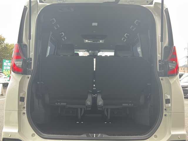 トヨタ ノア S－G 京都府 2022(令4)年 3.9万km ホワイトパールクリスタルシャイン １０．５インチディスプレイオーディオ/フルセグ/USB/フリップダウンモニター　/両側電動パワースライドドア　/トヨタセーフティセンス　/禁煙車　/７人乗り　/ＥＴＣ２．０　/４ＷＤ　/クリアランスソナー　/バックカメラ　/純正アルミ
