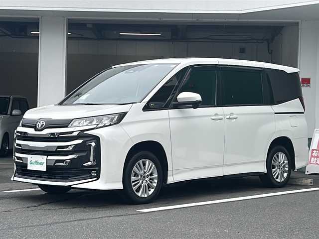 トヨタ ノア S－G 京都府 2022(令4)年 3.9万km ホワイトパールクリスタルシャイン １０．５インチディスプレイオーディオ/フルセグ/USB/フリップダウンモニター　/両側電動パワースライドドア　/トヨタセーフティセンス　/禁煙車　/７人乗り　/ＥＴＣ２．０　/４ＷＤ　/クリアランスソナー　/バックカメラ　/純正アルミ
