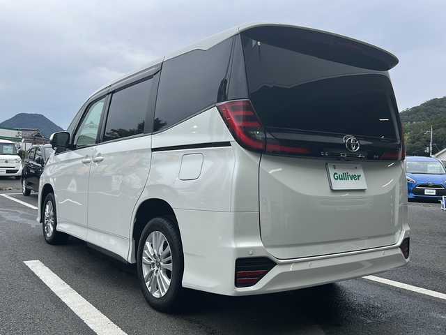 トヨタ ノア S－G 京都府 2022(令4)年 3.9万km ホワイトパールクリスタルシャイン １０．５インチディスプレイオーディオ/フルセグ/USB/フリップダウンモニター　/両側電動パワースライドドア　/トヨタセーフティセンス　/禁煙車　/７人乗り　/ＥＴＣ２．０　/４ＷＤ　/クリアランスソナー　/バックカメラ　/純正アルミ
