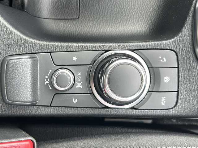 マツダ デミオ 13S 千葉県 2014(平26)年 2.1万km スノーフレイクホワイトパールマイカ 純正ナビ/CD/DVD/Bluetooth/バックカメラ/衝突軽減ブレーキ/ドライブレコーダー/ETC/ステアリングスイッチ/ドアバイザー/アイドリングストップ/プッシュスタート/スペアキー/取扱説明書/保証書