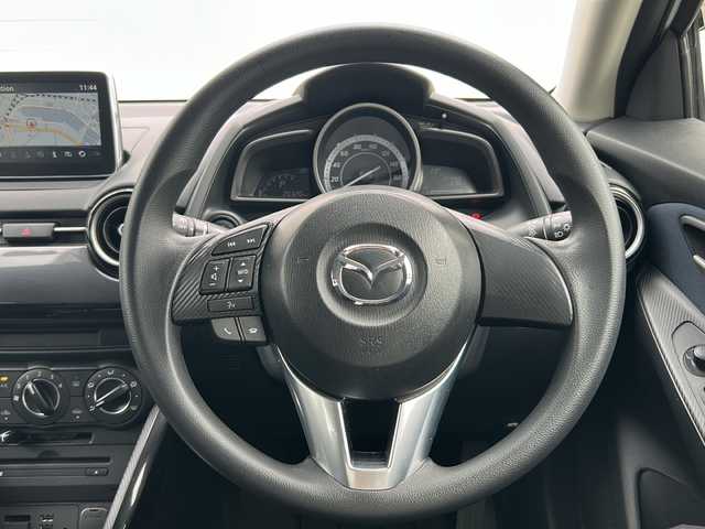 マツダ デミオ 13S 千葉県 2014(平26)年 2.1万km スノーフレイクホワイトパールマイカ 純正ナビ/CD/DVD/Bluetooth/バックカメラ/衝突軽減ブレーキ/ドライブレコーダー/ETC/ステアリングスイッチ/ドアバイザー/アイドリングストップ/プッシュスタート/スペアキー/取扱説明書/保証書