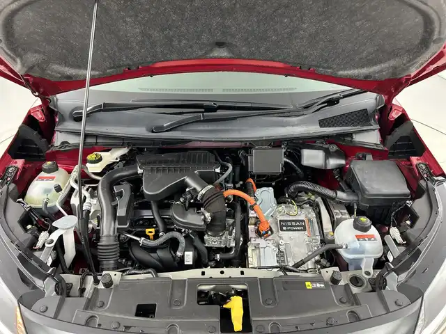 日産 ノート オーテック クロスオーバーFOUR 愛知県 2023(令5)年 1.9万km ガーネットレッド 禁煙車/純正9インチナビ/（AM/FM/Bluetooth/フルセグTV/SD)/全方位カメラ/衝突軽減ブレーキ/レーンキープアシスト/オートマチックハイビーム/コーナーセンサー/ブラインドスポットモニター/ETC/ドライブレコーダー/インテリジェントルームミラー/シートヒーター/ステアリングヒーター/純正16インチアルミホイール/LEDヘッドライト/フロントフォグランプ/スマートキー/プッシュスタート/純正フロアマット/横滑り防止装置