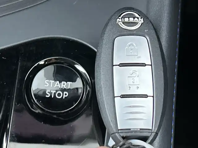 日産 ノート オーテック クロスオーバーFOUR 愛知県 2023(令5)年 1.9万km ガーネットレッド 禁煙車/純正9インチナビ/（AM/FM/Bluetooth/フルセグTV/SD)/全方位カメラ/衝突軽減ブレーキ/レーンキープアシスト/オートマチックハイビーム/コーナーセンサー/ブラインドスポットモニター/ETC/ドライブレコーダー/インテリジェントルームミラー/シートヒーター/ステアリングヒーター/純正16インチアルミホイール/LEDヘッドライト/フロントフォグランプ/スマートキー/プッシュスタート/純正フロアマット/横滑り防止装置