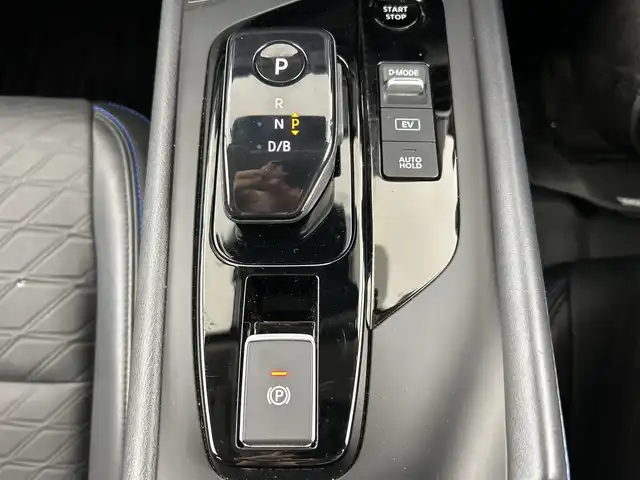 日産 ノート オーテック クロスオーバーFOUR 愛知県 2023(令5)年 1.9万km ガーネットレッド 禁煙車/純正9インチナビ/（AM/FM/Bluetooth/フルセグTV/SD)/全方位カメラ/衝突軽減ブレーキ/レーンキープアシスト/オートマチックハイビーム/コーナーセンサー/ブラインドスポットモニター/ETC/ドライブレコーダー/インテリジェントルームミラー/シートヒーター/ステアリングヒーター/純正16インチアルミホイール/LEDヘッドライト/フロントフォグランプ/スマートキー/プッシュスタート/純正フロアマット/横滑り防止装置