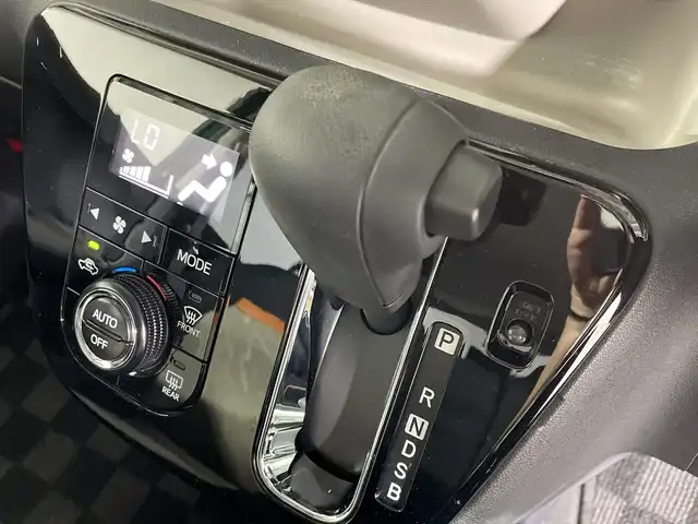 トヨタ パッソ モーダ 福岡県 2019(令1)年 5.4万km ダークエメラルドマイカ 禁煙車/純正メモリナビ/・CD/BT/SD/ワンセグTV/・バックモニター/スマートアシスト/・衝突警報機能/・衝突回避支援ブレーキ機能/・車線逸脱警報機能/・誤発進抑制制御機能/・オートハイビーム/コーナーセンサー/ドライブレコーダー前後/ETC/ステアリングリモコン/LEDヘッドライト/・オートライト/アイドリングストップ/スマートキー/・プッシュスタート