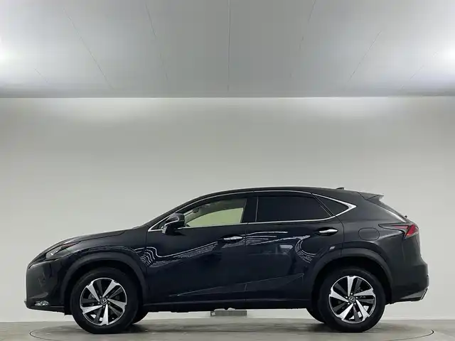 レクサス ＮＸ 300 Iパッケージ 埼玉県 2018(平30)年 6万km グラファイトブラックガラスフレーク サンルーフ　三眼　純正ナビ　Ｂｌｕｅｔｏｏｔｈ　フルセグＴＶ　バックカメラ　サイドカメラ　レザーシート　シートヒーター　パワーシート　ブラインドスポットモニター　１００Ｖ電源　ハンドルヒーター　ＥＴＣ