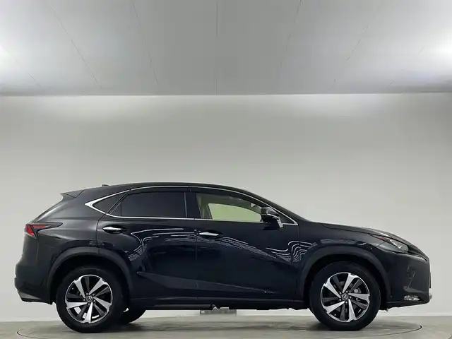 レクサス ＮＸ 300 Iパッケージ 埼玉県 2018(平30)年 6万km グラファイトブラックガラスフレーク サンルーフ　三眼　純正ナビ　Ｂｌｕｅｔｏｏｔｈ　フルセグＴＶ　バックカメラ　サイドカメラ　レザーシート　シートヒーター　パワーシート　ブラインドスポットモニター　１００Ｖ電源　ハンドルヒーター　ＥＴＣ