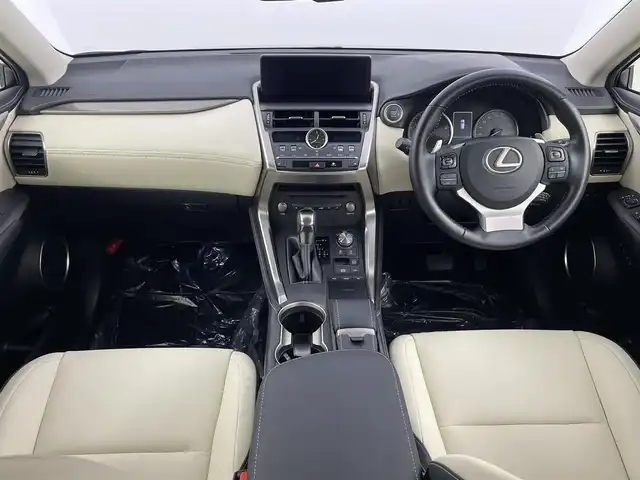 レクサス ＮＸ 300 Iパッケージ 埼玉県 2018(平30)年 6万km グラファイトブラックガラスフレーク サンルーフ　三眼　純正ナビ　Ｂｌｕｅｔｏｏｔｈ　フルセグＴＶ　バックカメラ　サイドカメラ　レザーシート　シートヒーター　パワーシート　ブラインドスポットモニター　１００Ｖ電源　ハンドルヒーター　ＥＴＣ